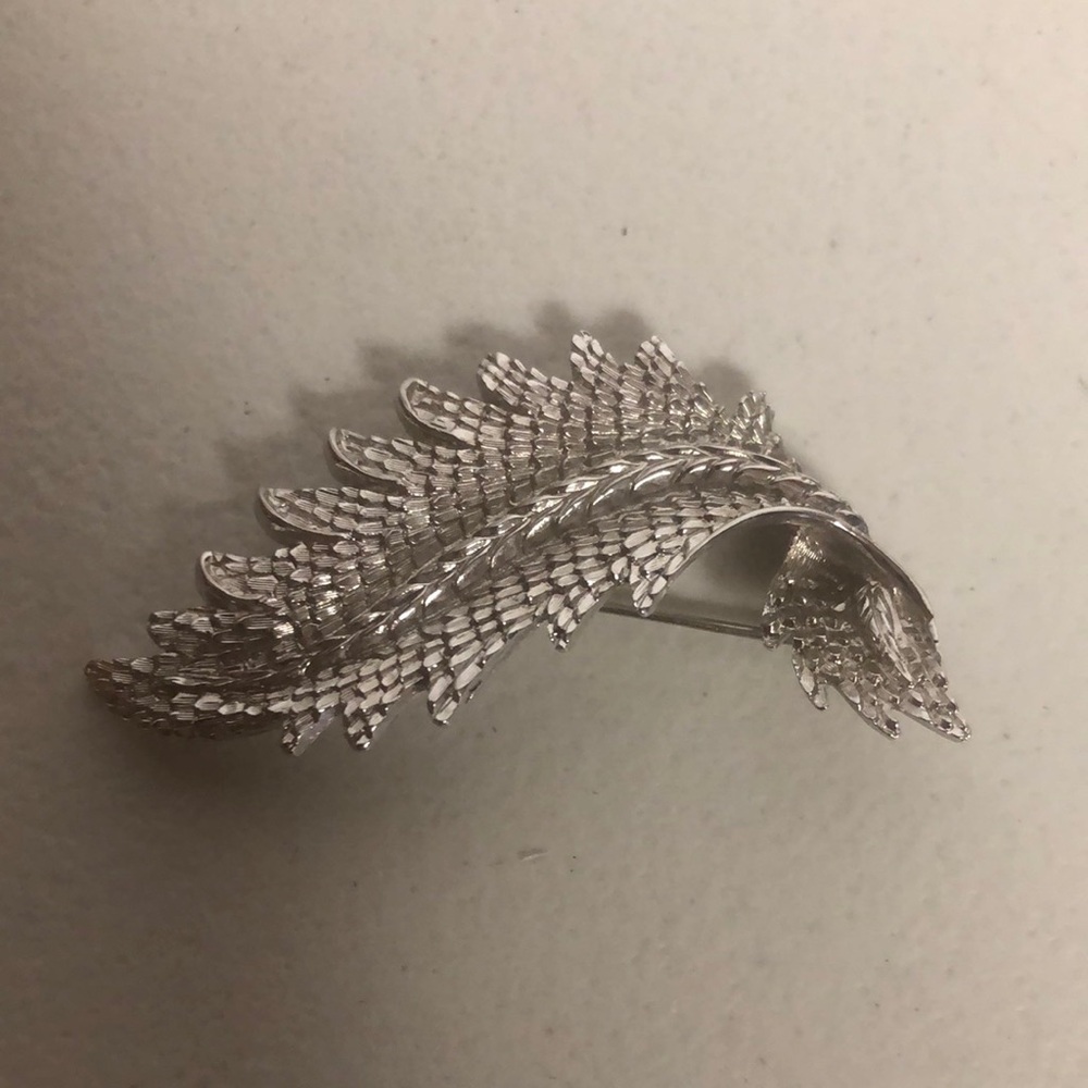 Vintage Monet Silver Feather Leaf Brooch Pin Elegant